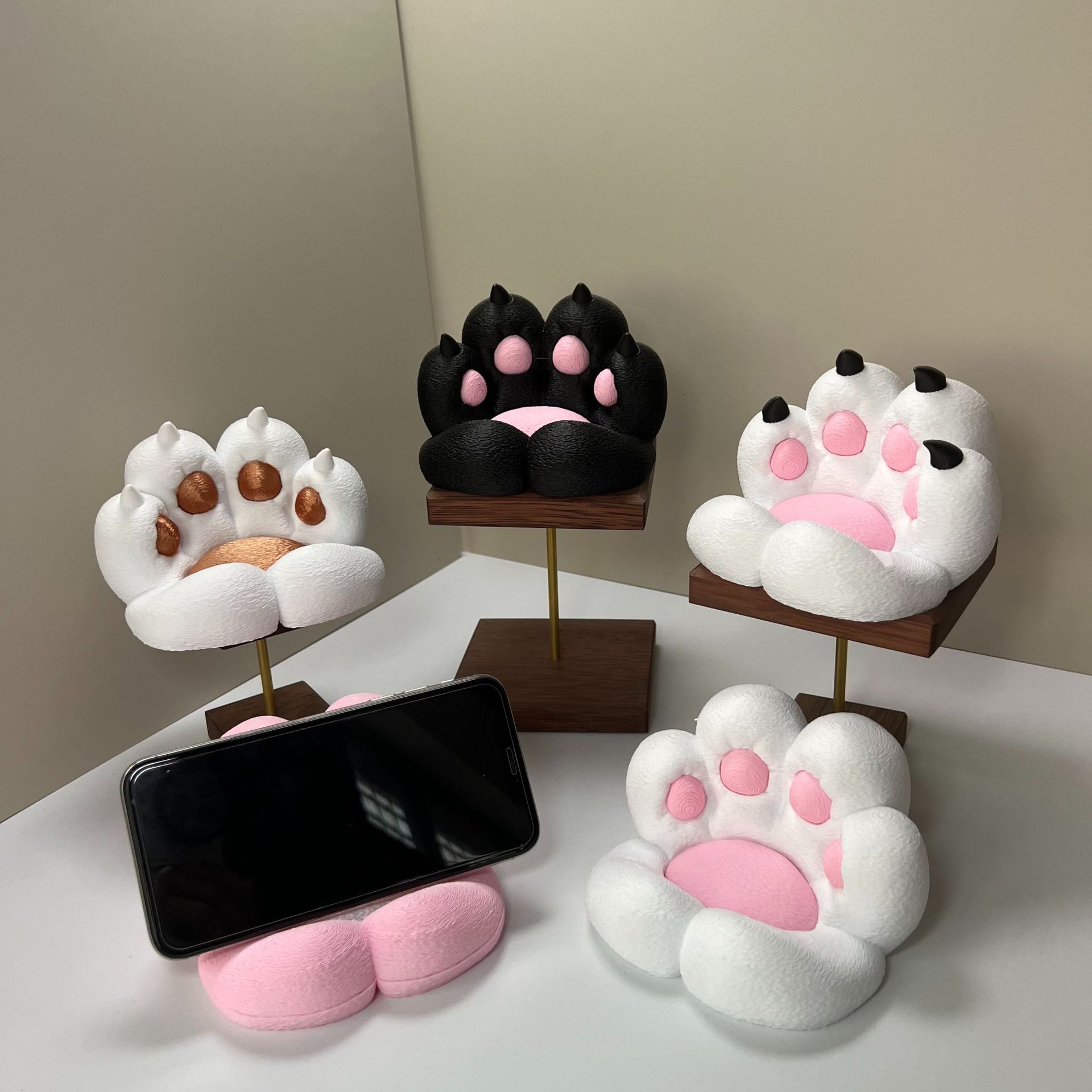 Event Support - Ornamen meja berbentuk cakar kucing yang